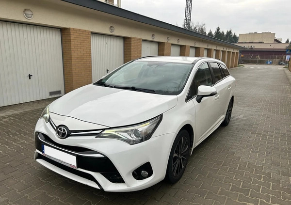 Toyota Avensis cena 53900 przebieg: 195555, rok produkcji 2017 z Rzeszów małe 29